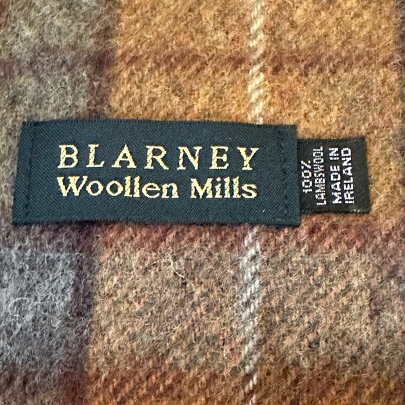 🌟HP🌟NWOT Tan & Gray Plaid 100% Lambswool Scarf Blarney Woollen Mills Ireland - Picture 7 of 9